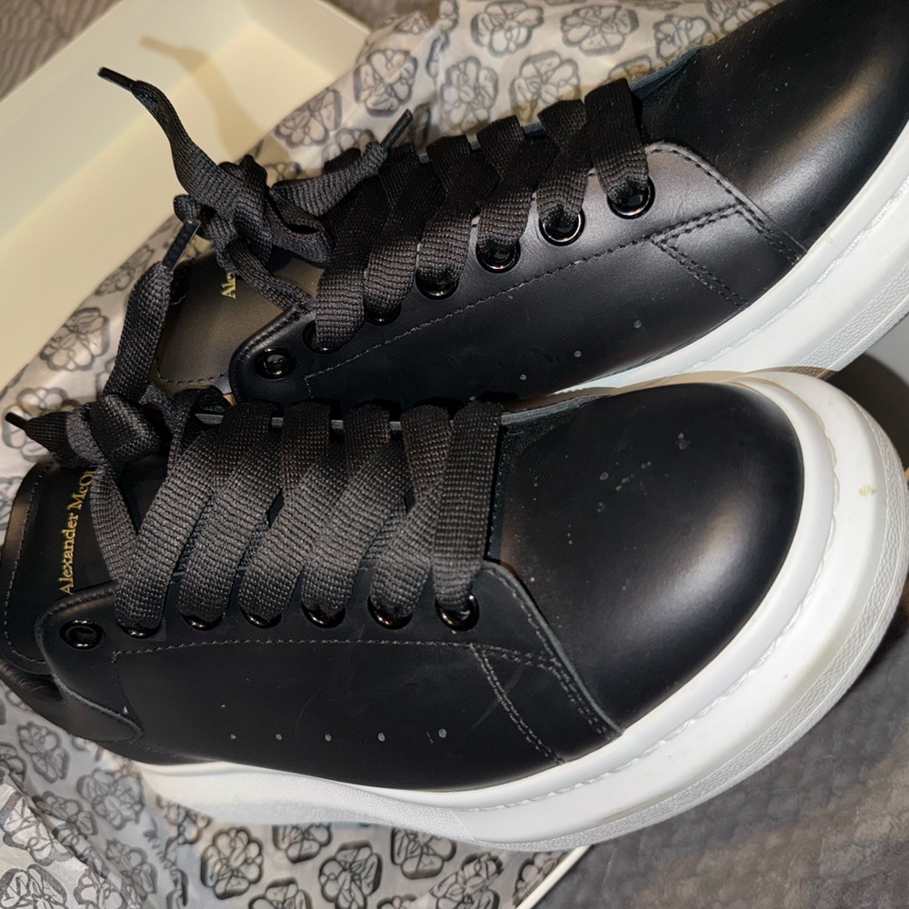 Alexander McQueen Oversized Sneaker Black w/Extra Laces